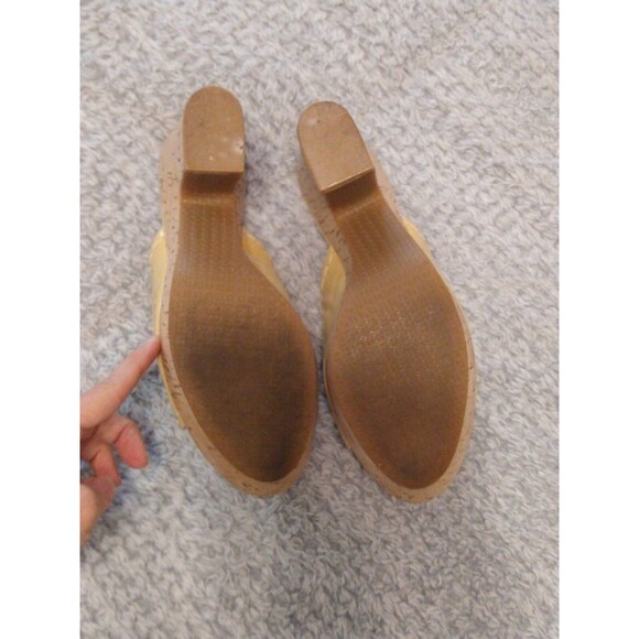 Tahari Miami chunky block heeled yellow size 10 clogs - Picture 7 of 9